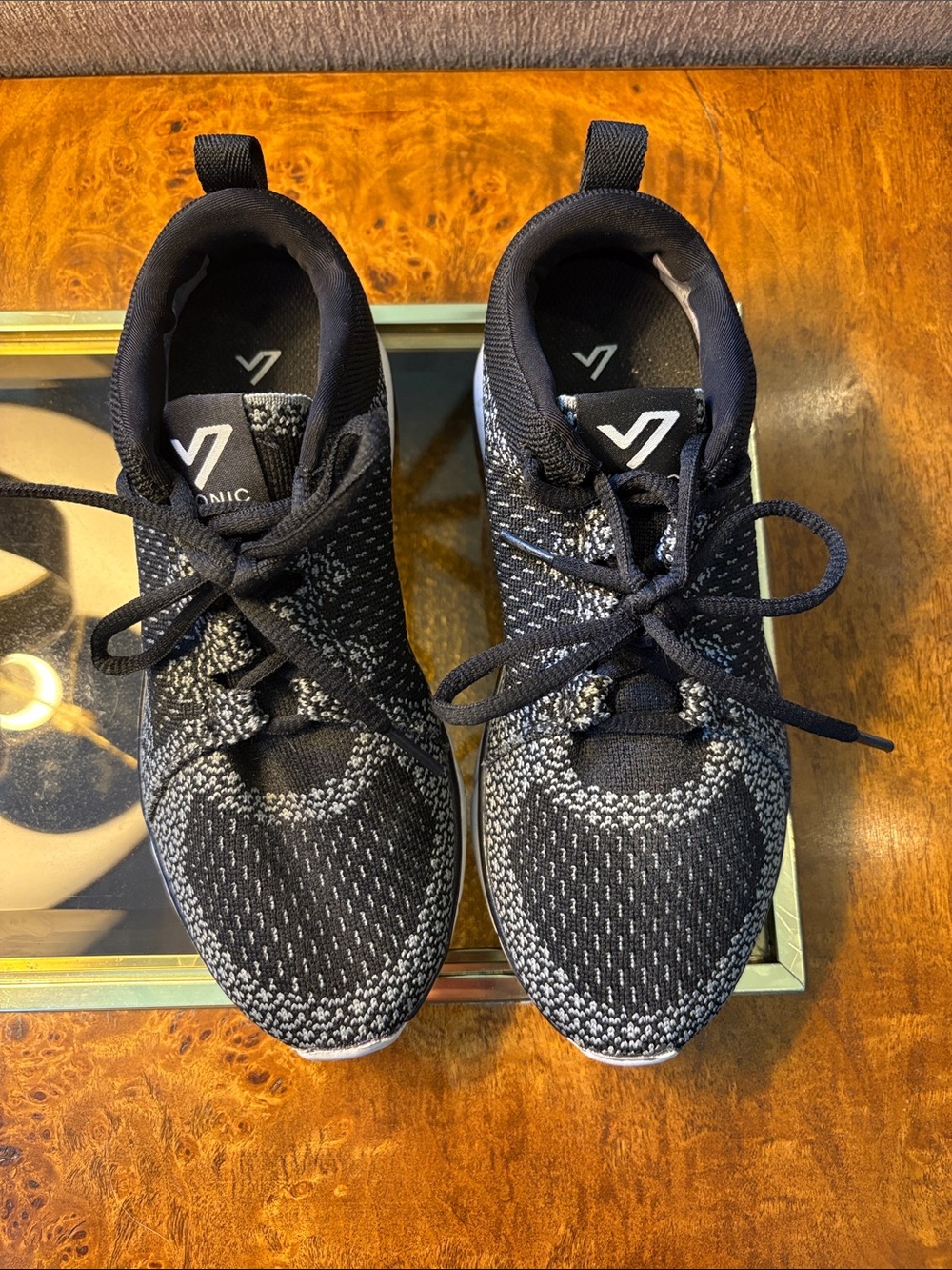 Vionic Seirra 335 walking sneaker size 6.5